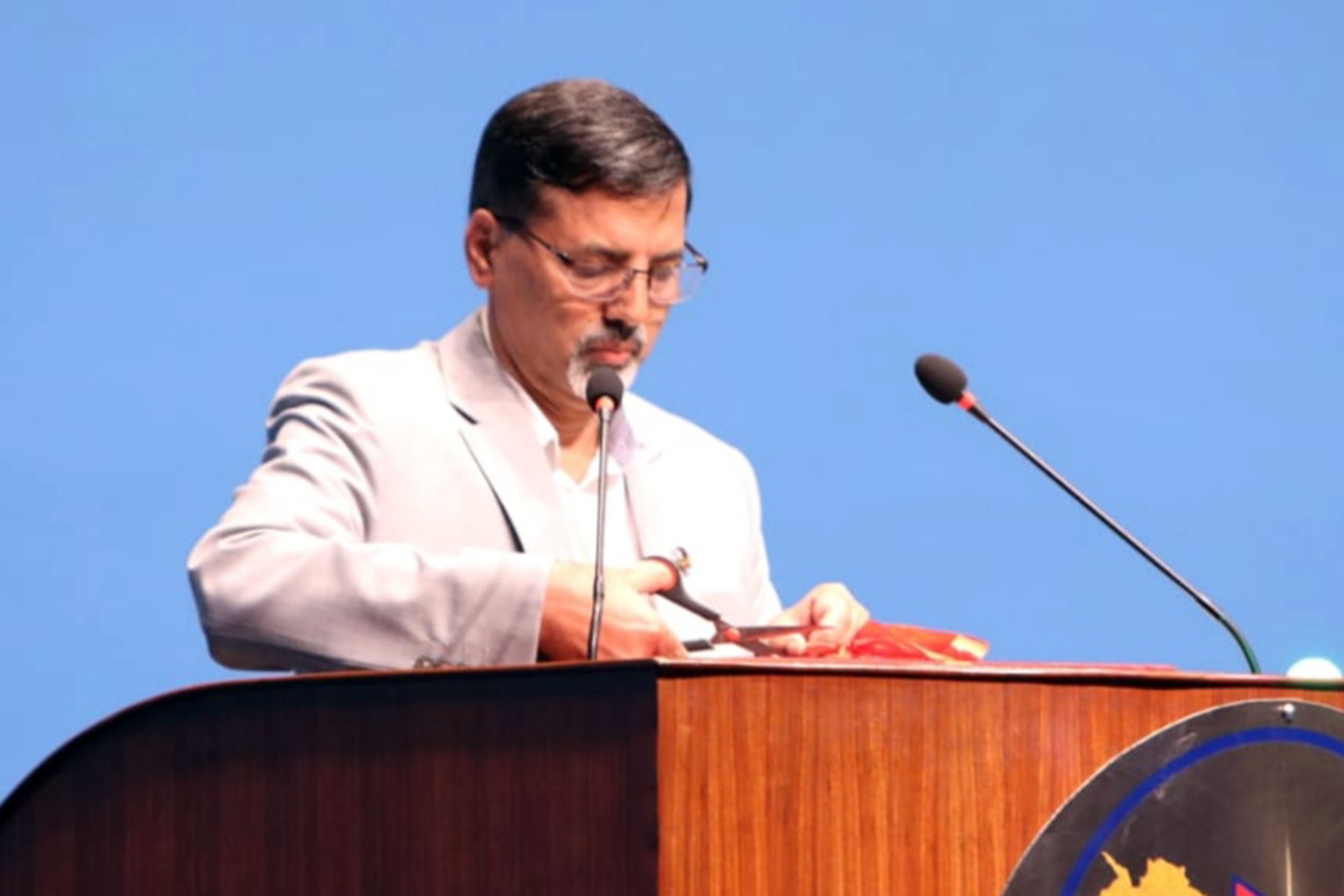 हेटौंडा कपडा उद्योगलाई पुनः सञ्चालन गर्दै,सार्वजनिक पद धारण गरेका व्यक्तिले उक्त उद्योगको कपडा लगाउनुपर्ने