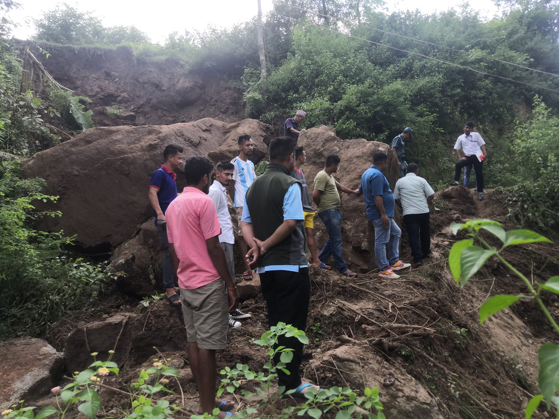 जताततै पहिरो : जोखिममा स्थानीय