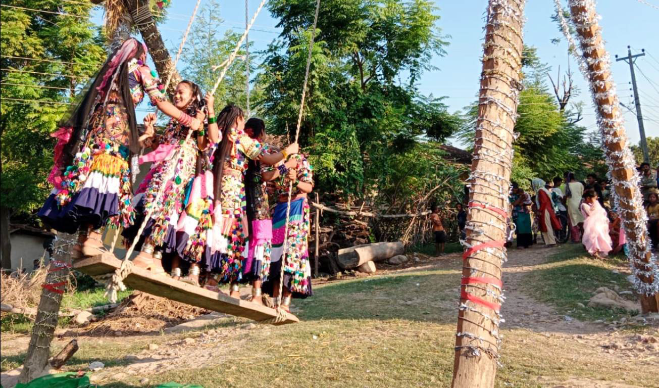 सावनको डोलामा मच्चिदै