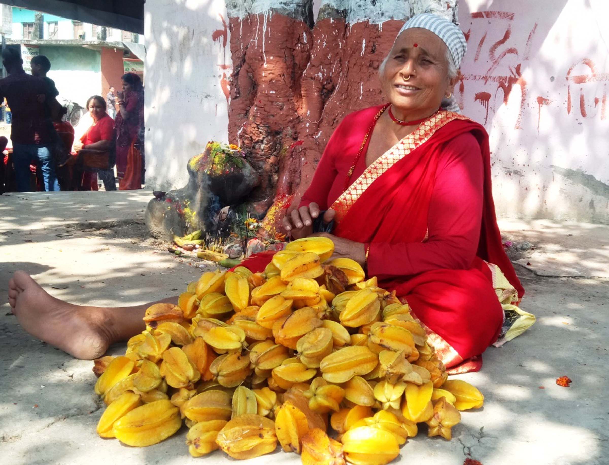 झलारी बजारमा अमृत फल