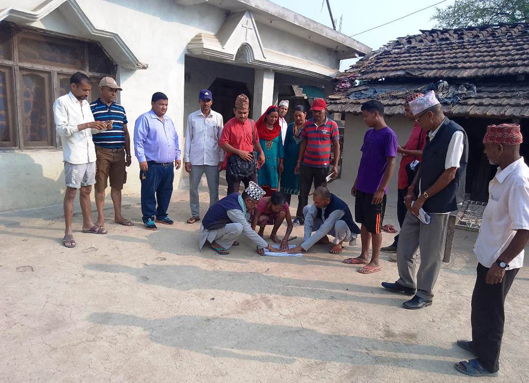 चुनावचिह्न चिनाउँदै