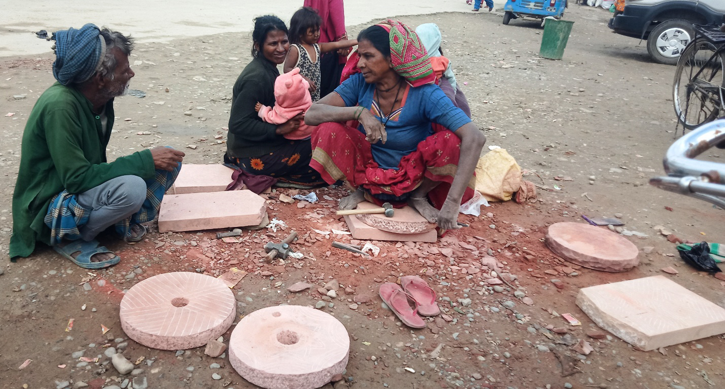 जाँतो र सिलौटा बनाइँदै