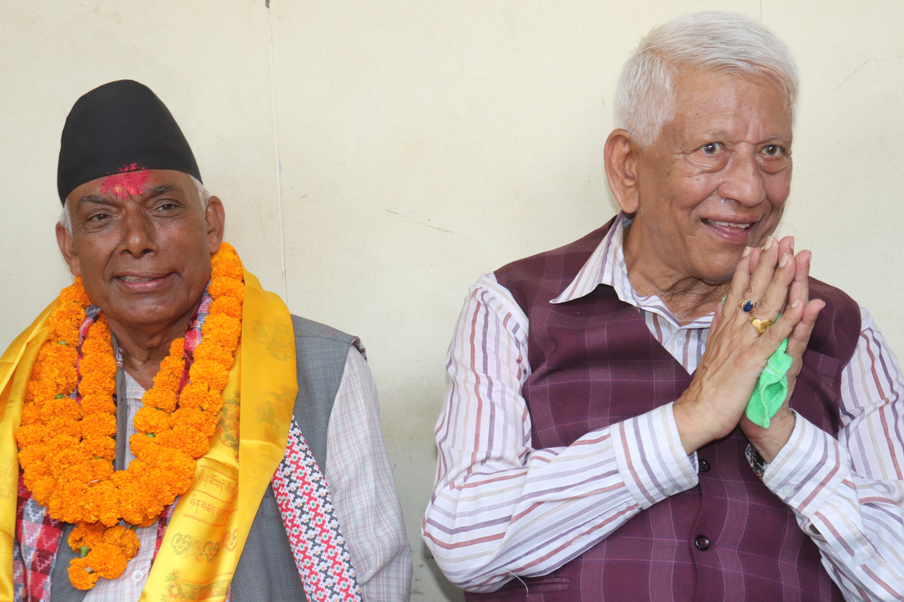 प्रतिस्पर्धी दुई उम्मेदवार