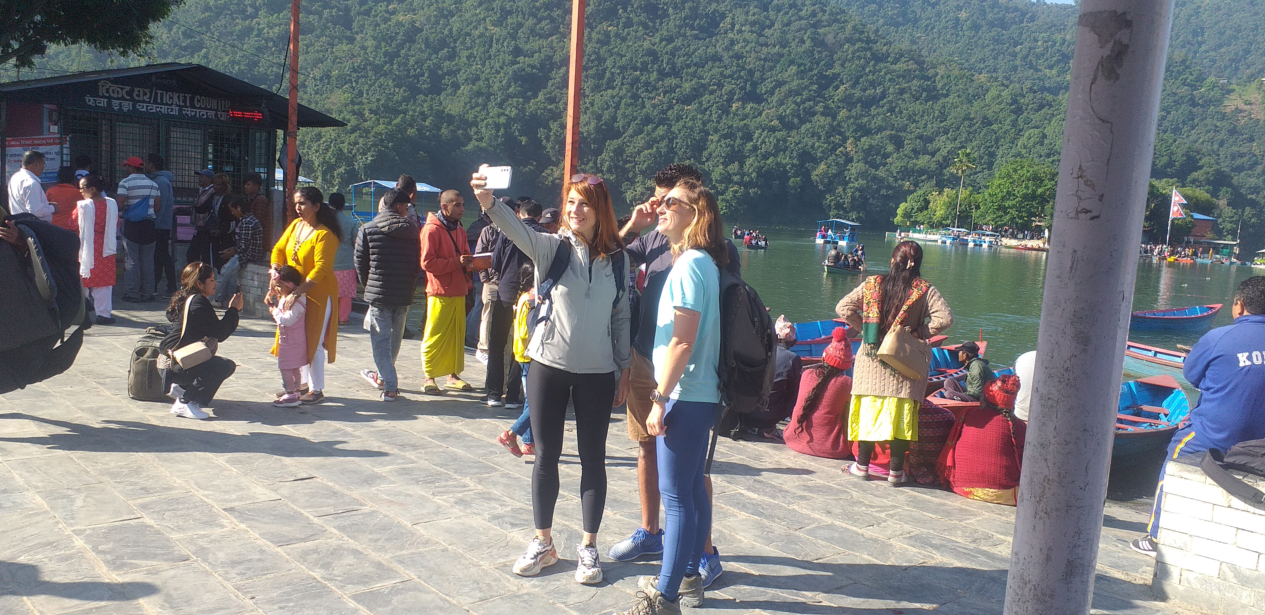 फेवाताल स्वदेशी तथा विदेशी पर्यटक