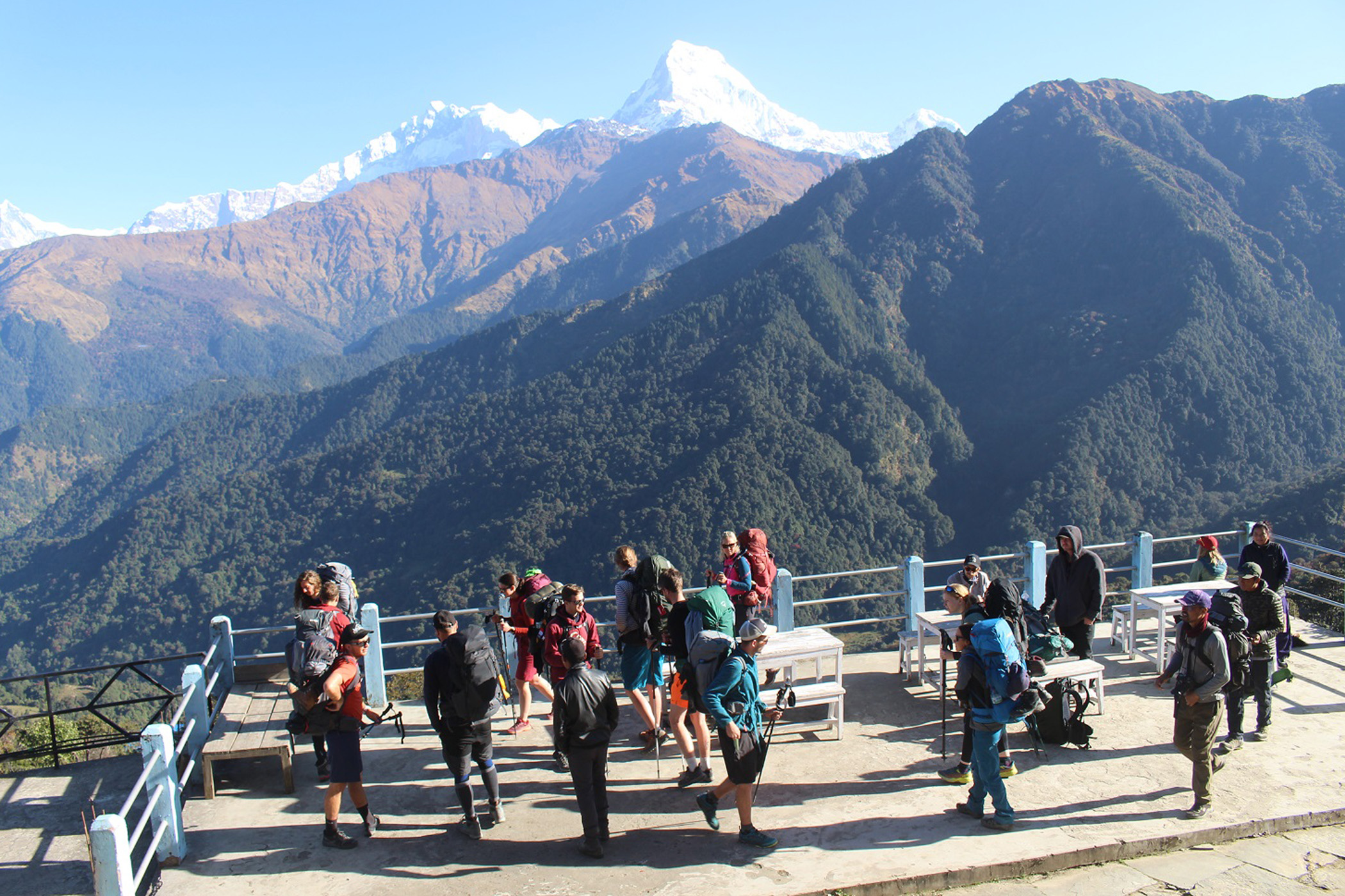 घोडेपानीमा पर्यटक