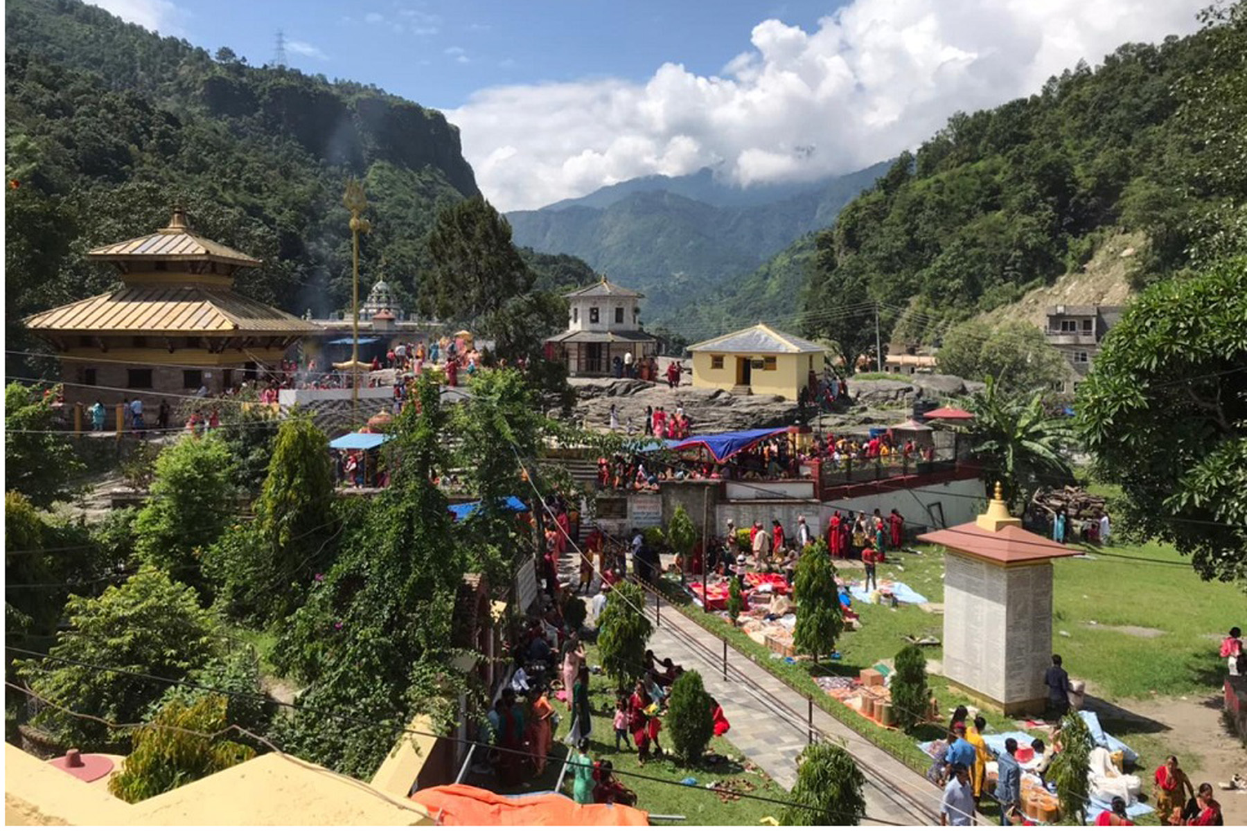 गलेश्वरमा भक्तजन