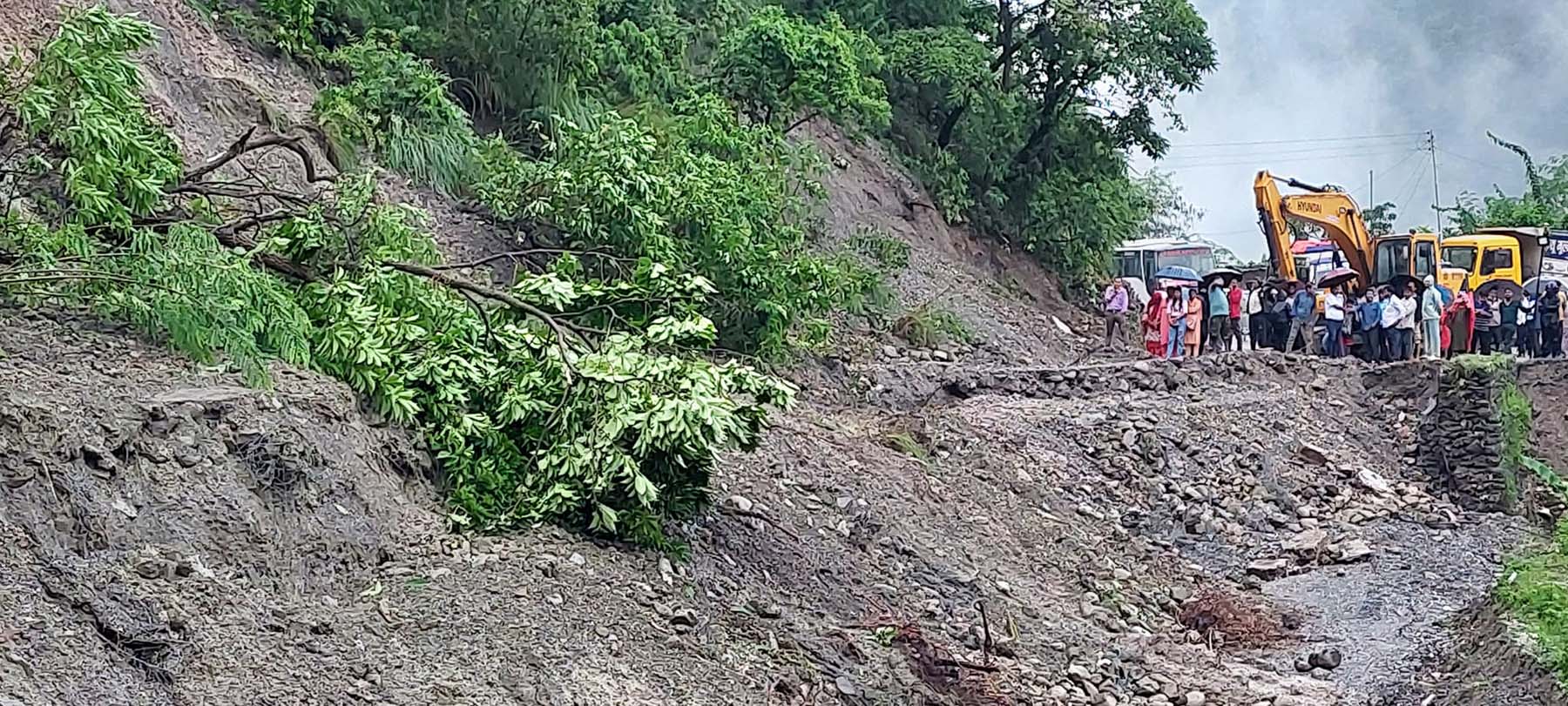 पाल्पा-बुटवल सडकमा यातायात सेवा बन्द