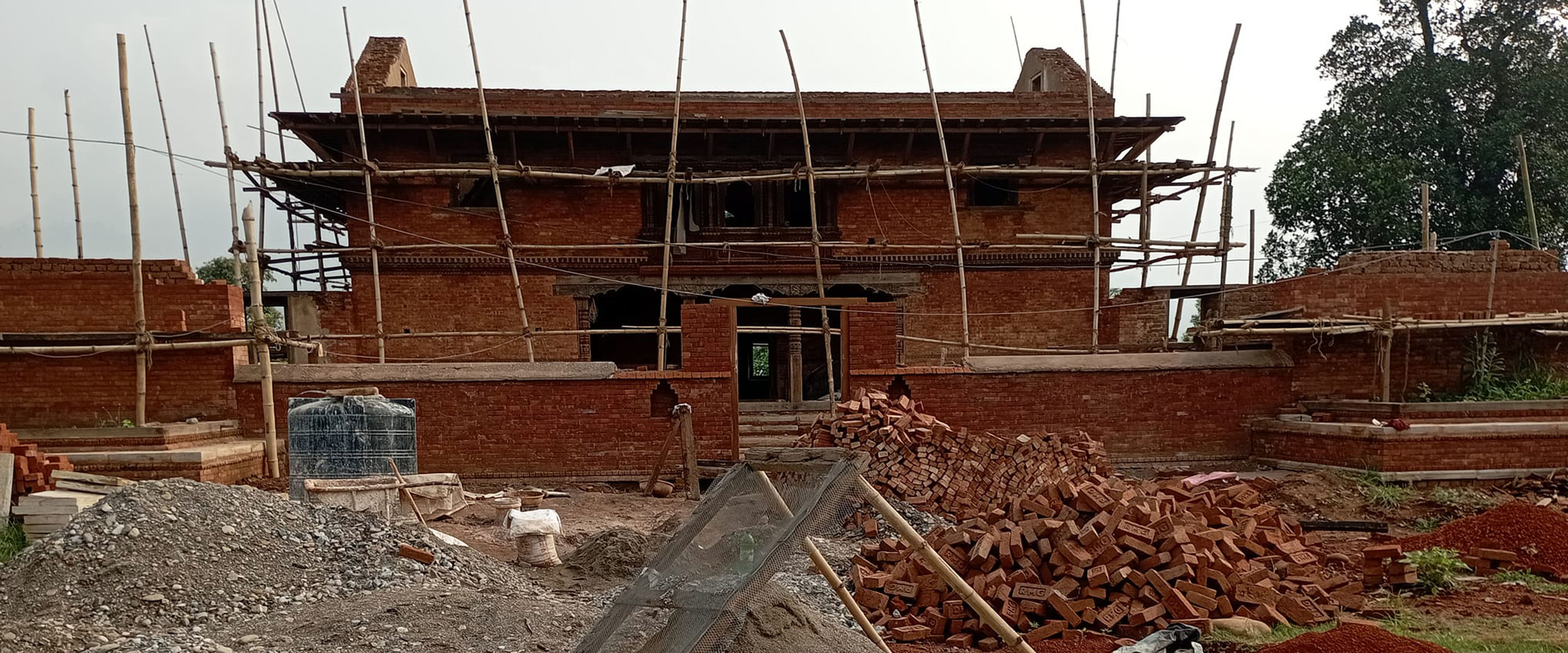 निर्माणाधीन धर्मशाला