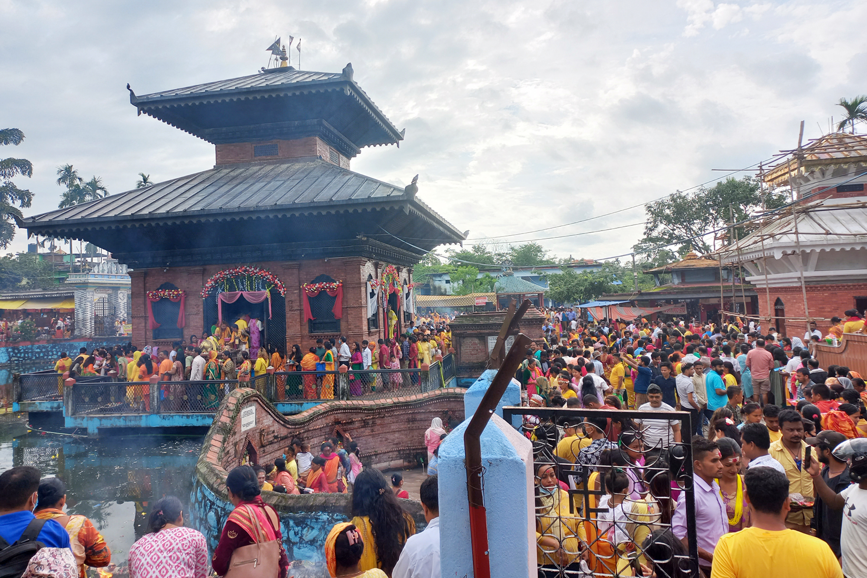 जलेश्वरधाममा भक्तजनको भीड