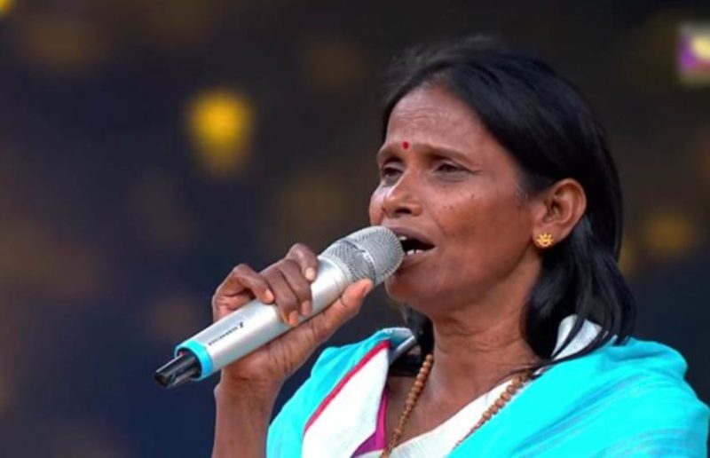 रेल वे स्टेसनमा गीत गाउने रानु मण्डलको जीवनमा आधारित फिल्म बन्ने