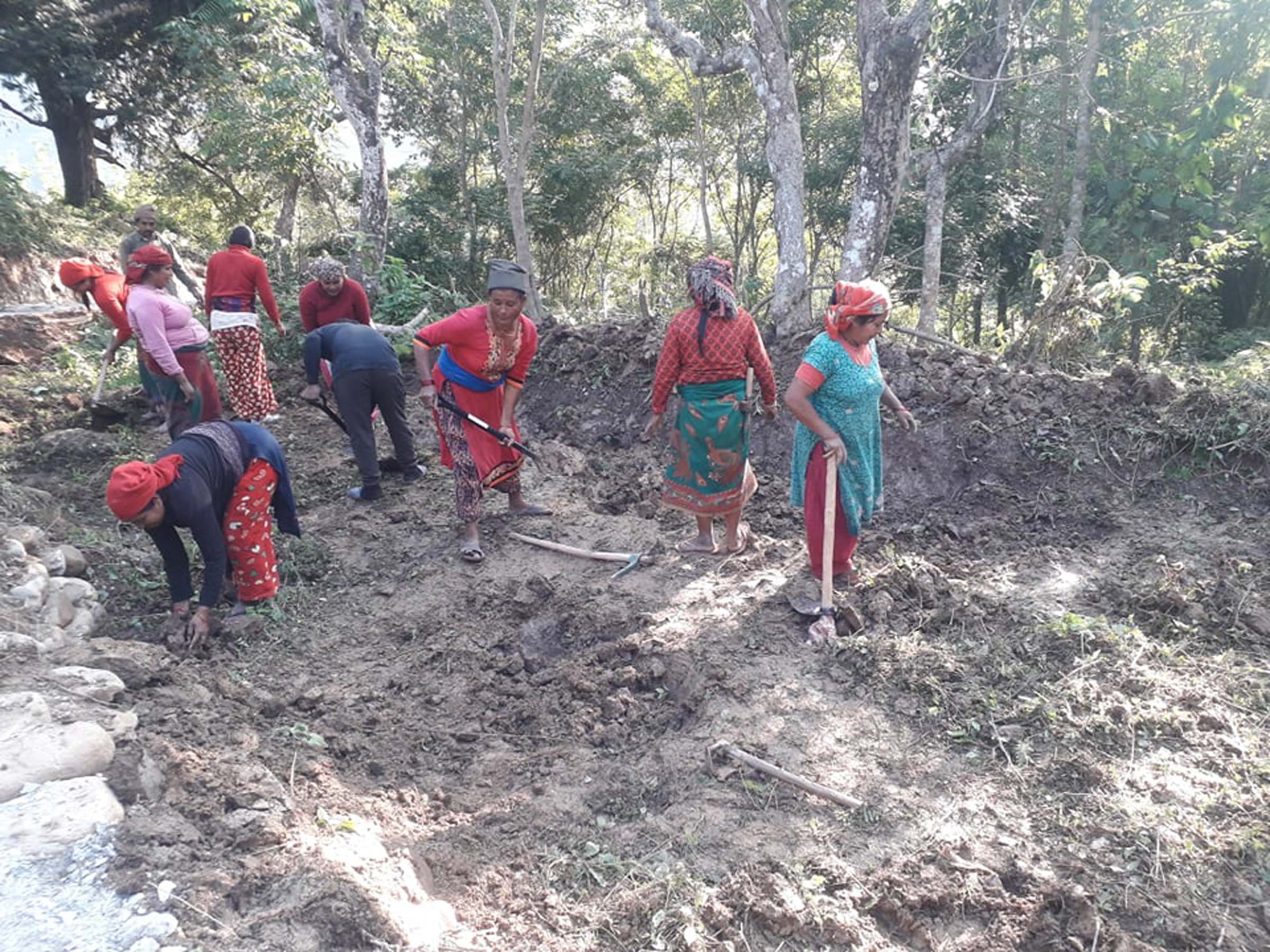 बाटो निर्माण गर्दै