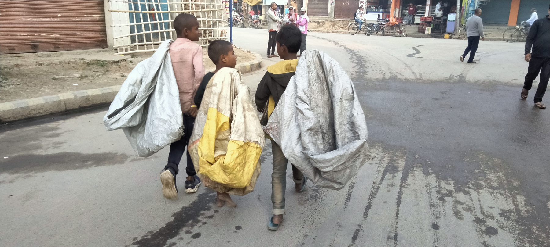 कबाडी बटुलेर पेटको जोहोमा बालक