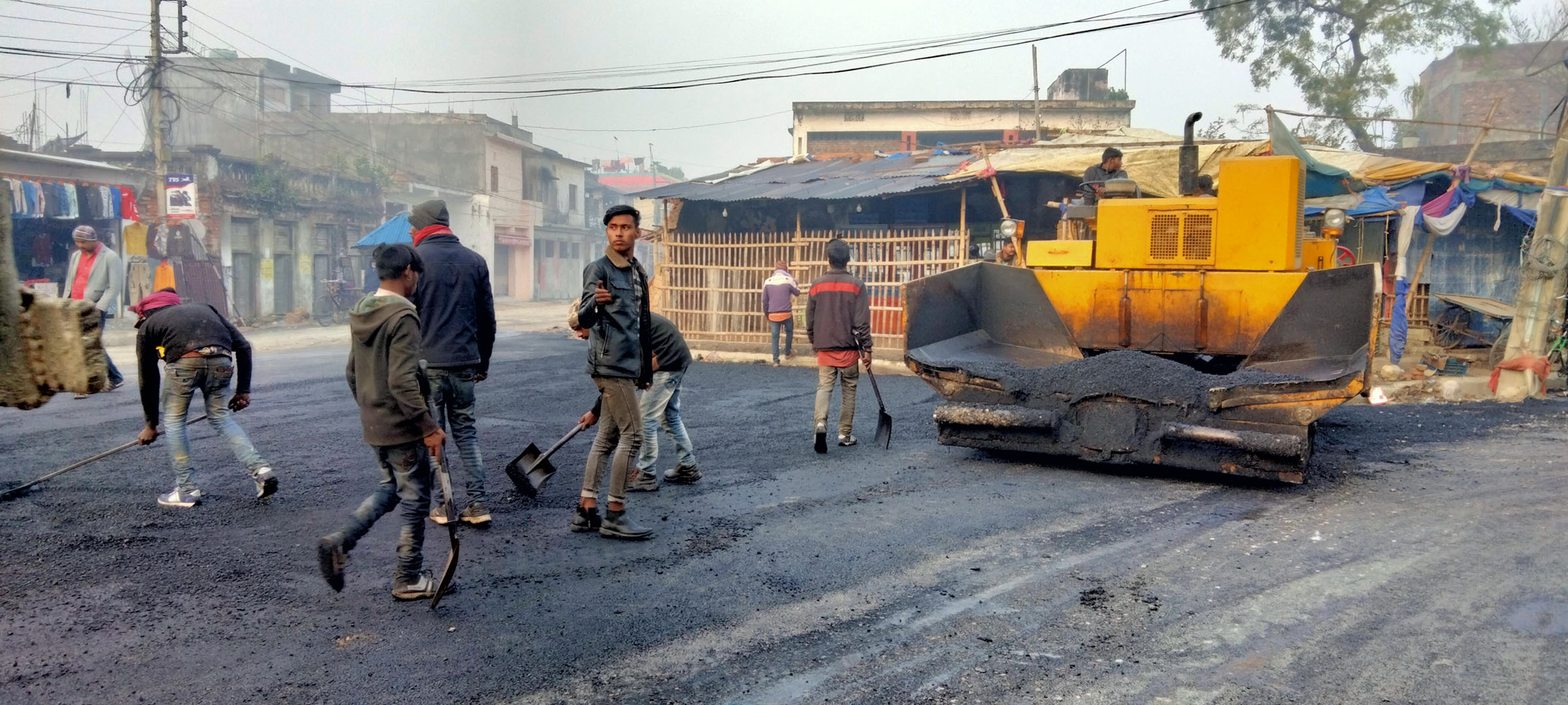 महेन्द्रचोकमा कालोपत्रे गरिँदै