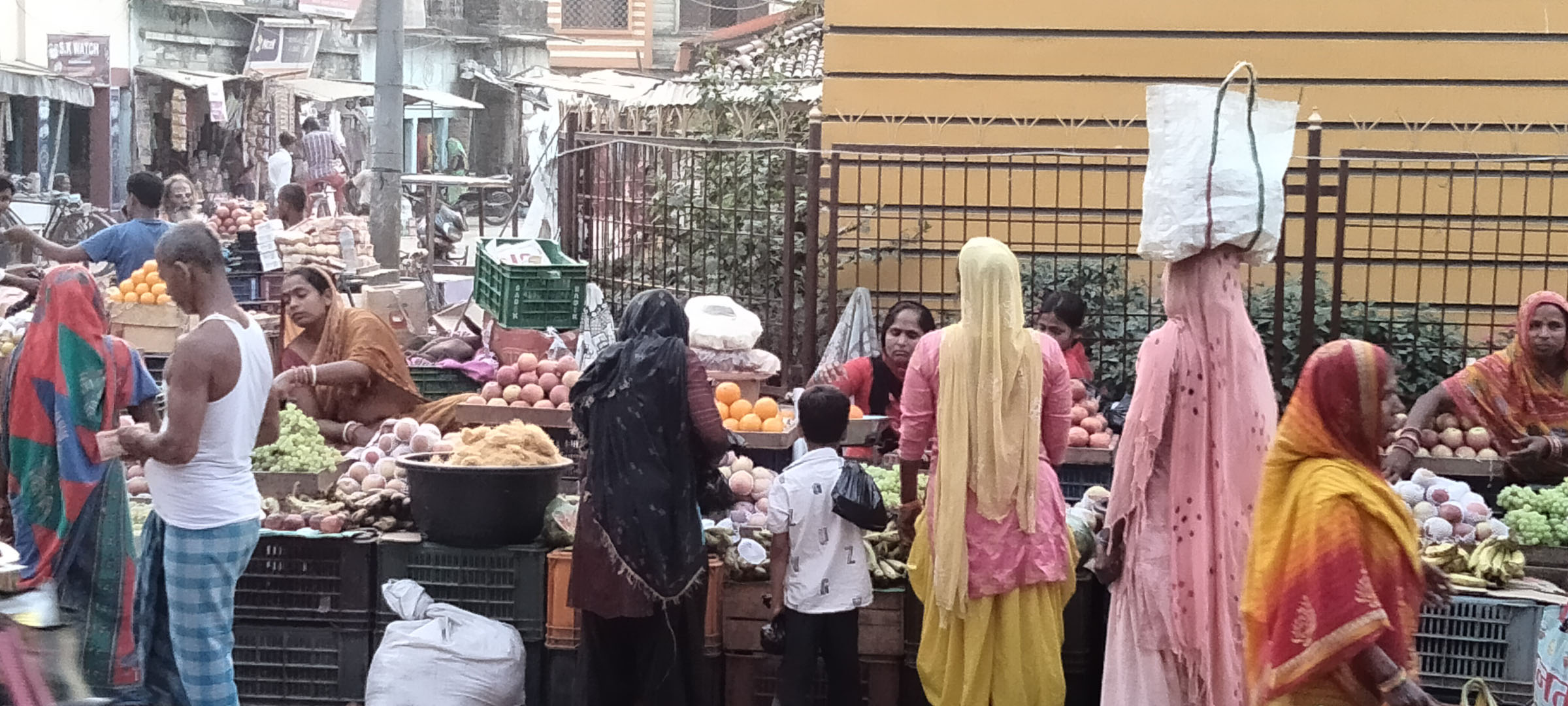 फलफुल किन्दै
