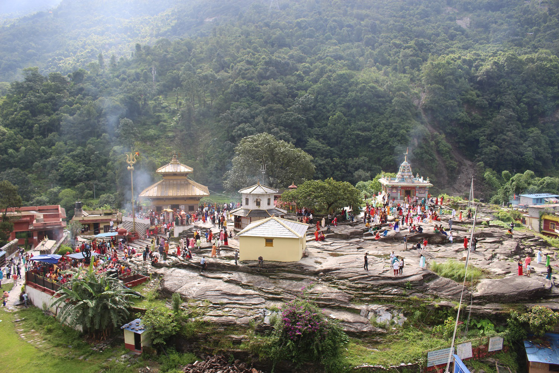 गलेश्वरमा भक्तजन