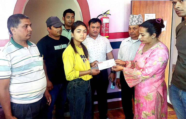 सन नेपाल लाइफद्धारा ११ लाख मृत्यु दाबी रकम भुक्तानी