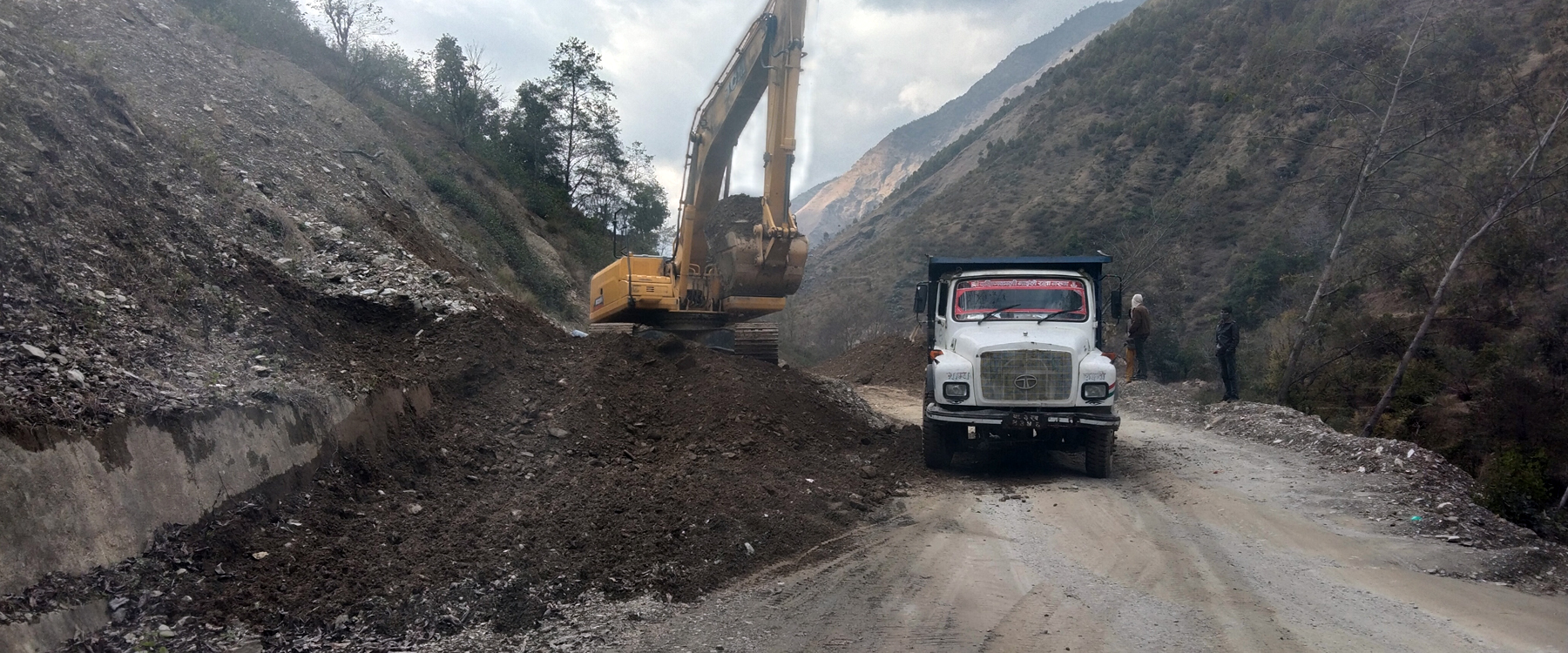 पुष्पलाल मध्येपहाडी लोकमार्ग मर्मत