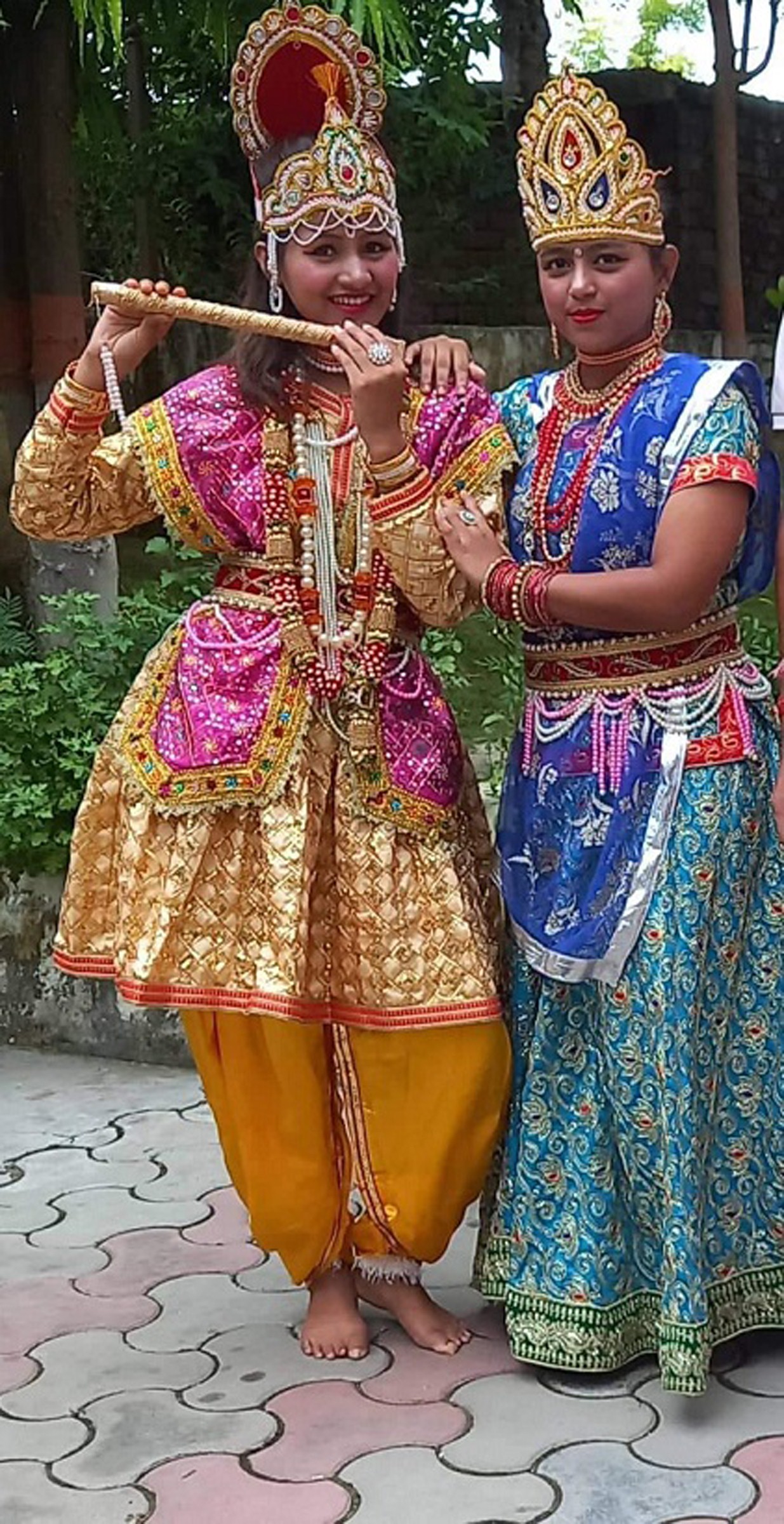 राधाकृष्णमा सजिएका बालिका