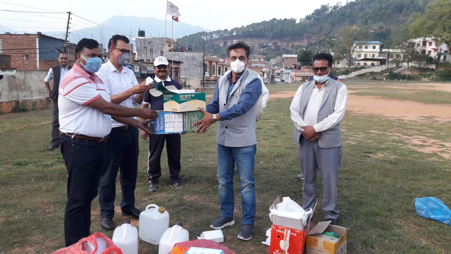 स्वास्थ्य सामग्री बोकेर गृहजिल्ला पुगे पूर्व उपप्रधानमन्त्री रायमाझी, परिक्षण र उपचारमा कुनै कमी नराख्न आग्रह