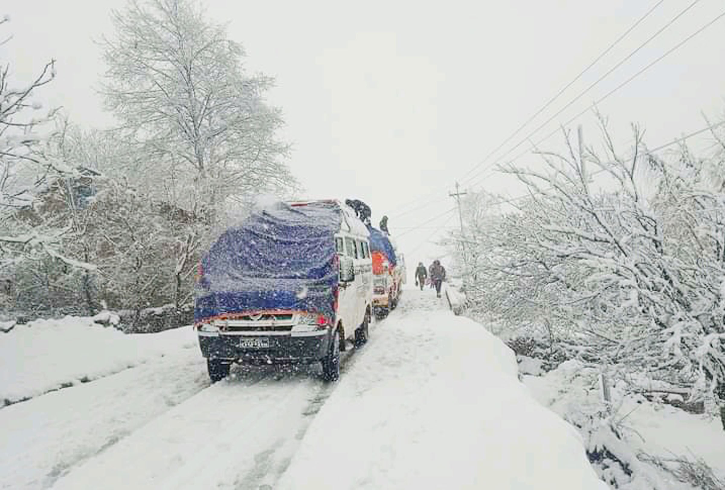 जुम्लाबाट चल्ने लामो दूरीमा सवारीसाधन हिमपातले रोकियो