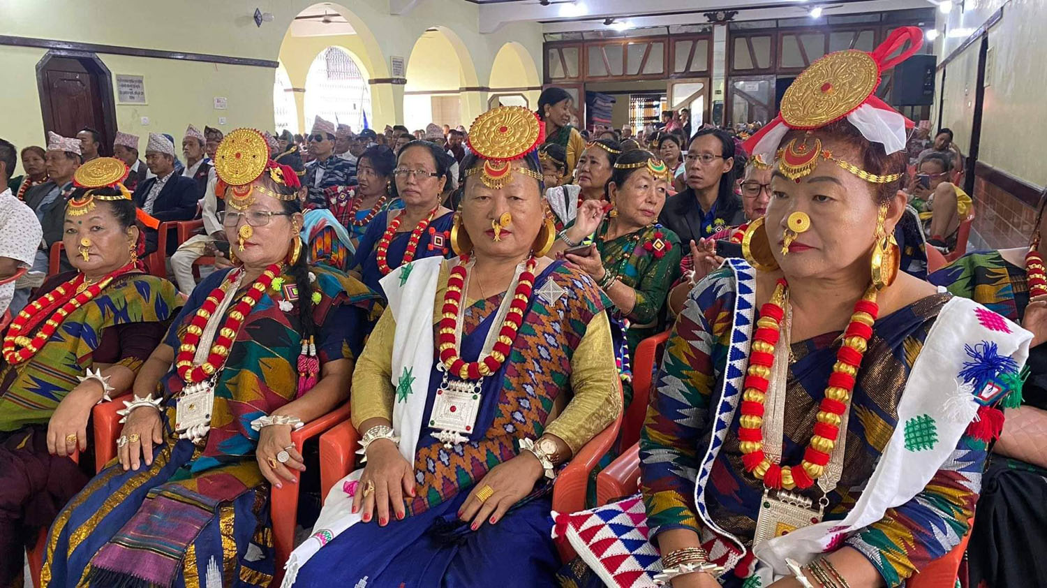 आफ्नै वेषभूषामा लिम्बू महिला