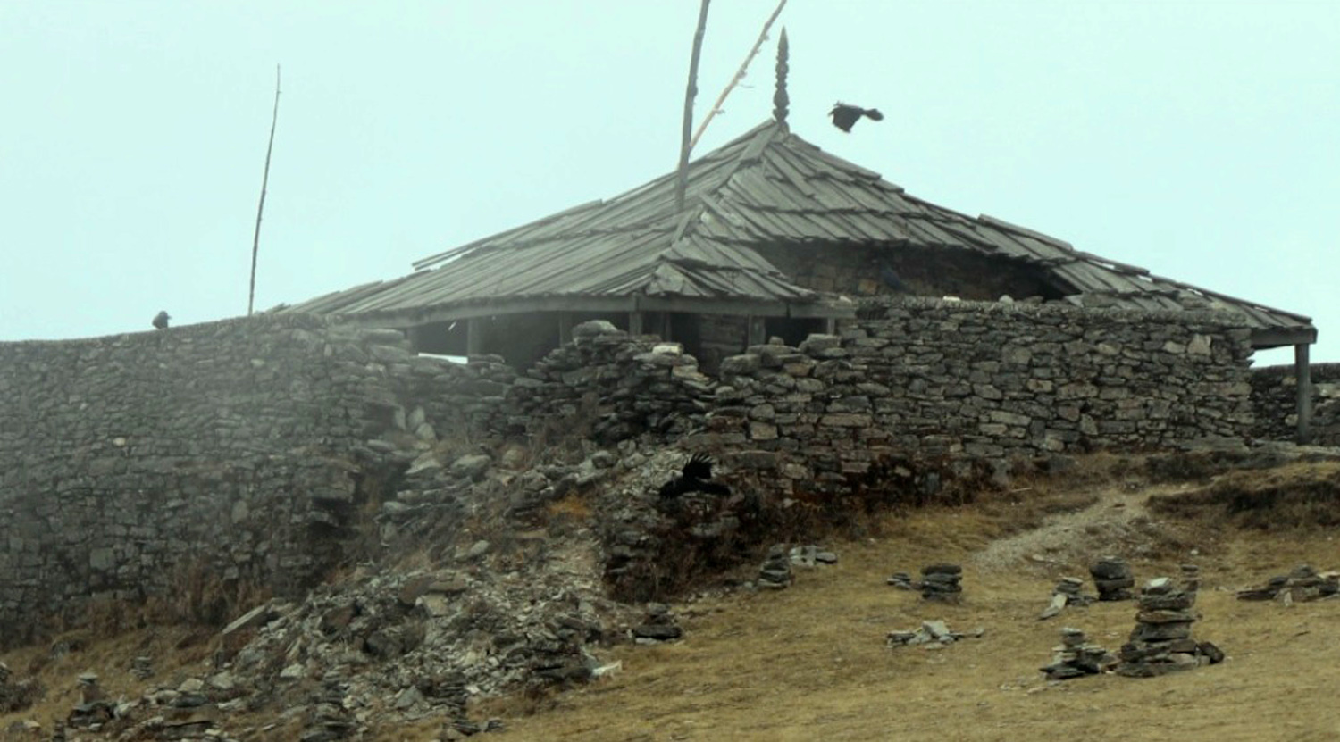जीर्ण बनेको भोजपुरको प्रसिद्ध टेम्केसिद्ध मन्दिर