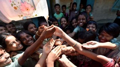 कोभिड १९ विरुद्ध लड्न सफा रहने यो सामान्य बानी पनि कतिपय मानिसहरु किन बसाल्दैनन् र उनीहरूको धारणा कसरी परिवर्तन गर्न सकिएला ?