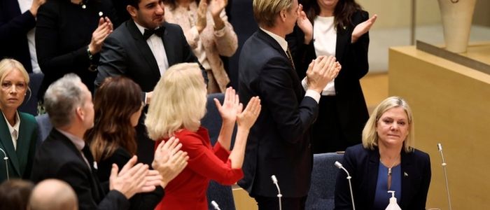 स्वीडेनमा पहिलो पटक महिला प्रधानमन्त्री स् केही घन्टामै दिइन राजीनामा, कारण के ?