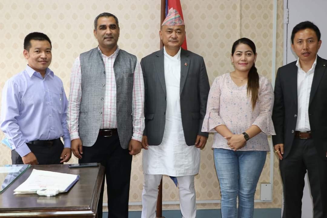 बिदा भए ५ मन्त्रालय सम्हालेका ओली सरकारकै लोकप्रिय मन्त्री वसन्तकुमार नेम्वाङ !