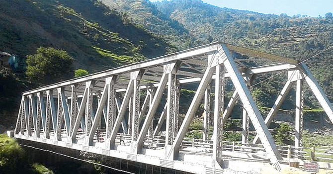 दश वर्षमा पनि सम्पन्न भएन त्रियुगा बेली पुलको निर्माण कार्य