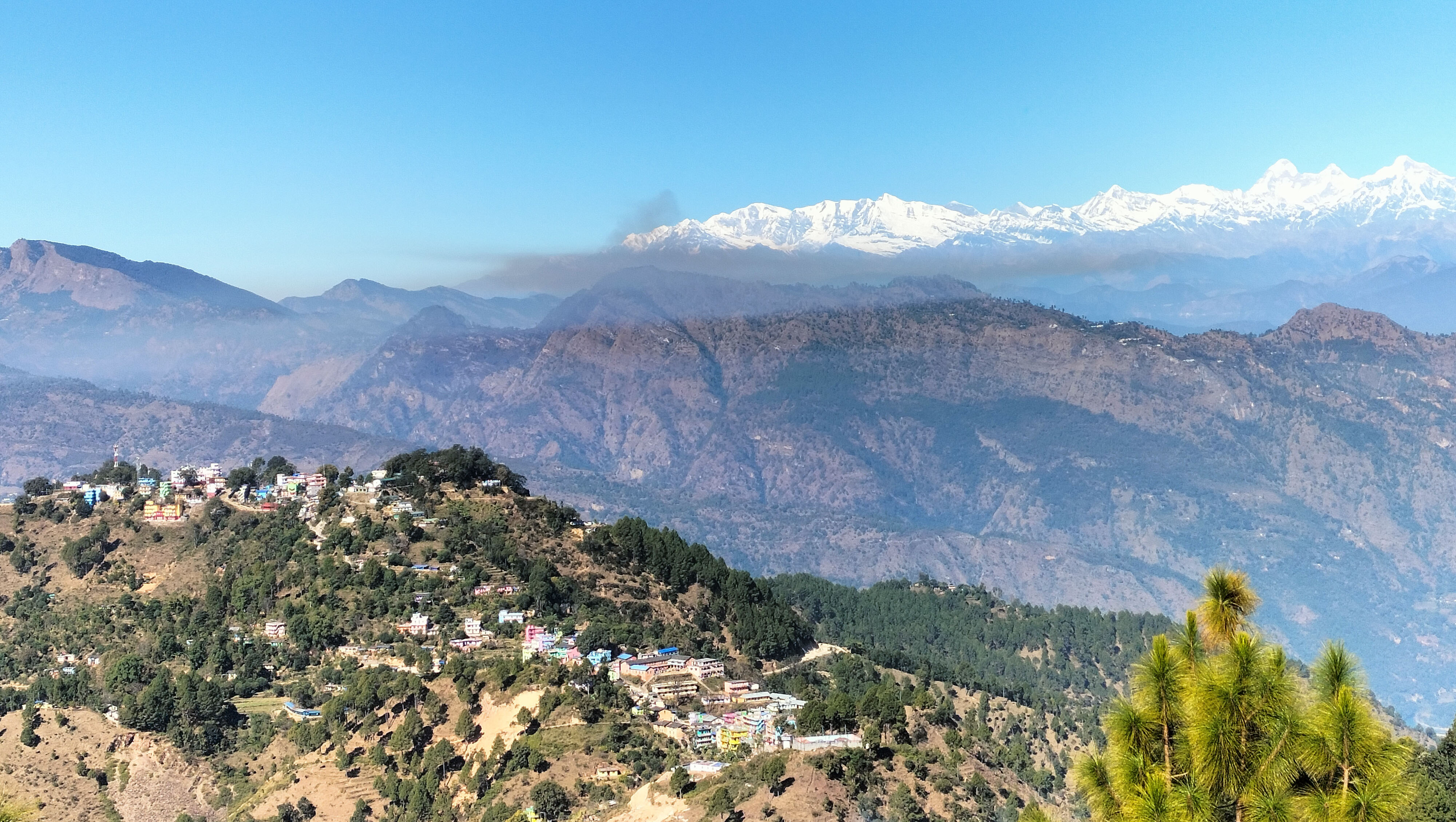 बैतडीबाट देखिएको हिमालको दृश्य