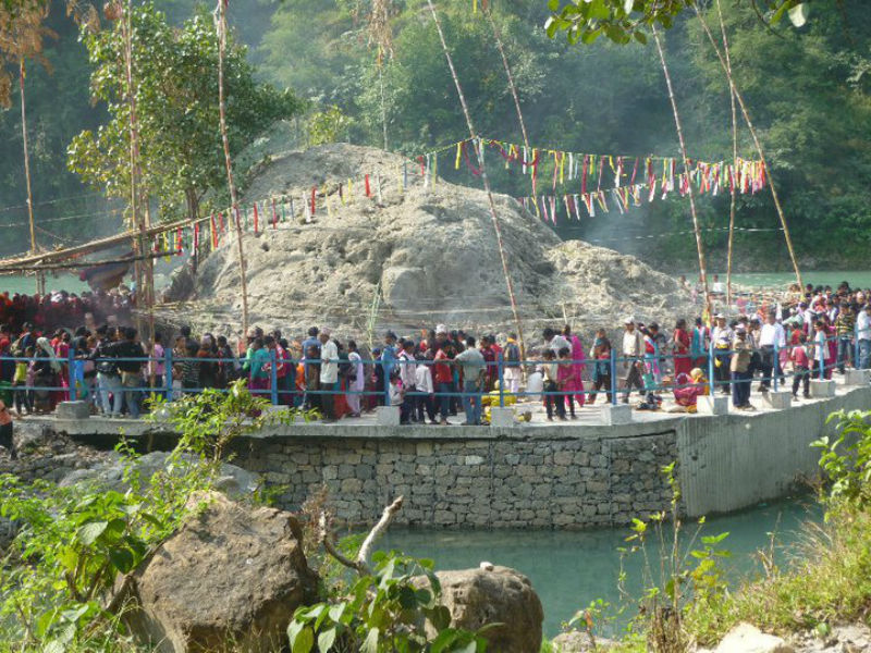एशियाकै ठूलो शिला शालिग्राम संरक्षण अभावमा जीर्ण