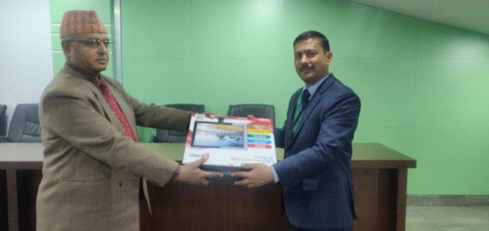 सिटिजन्स बैंकद्वारा बिद्यालयलाई दश थान कम्प्युटर प्रर्दान