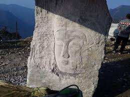 मूर्तिकला हेर्न टेउवामा आन्तरिक पर्यटकको भीड