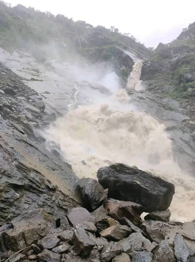 सौन्दर्य नासिएको रुप्से झरना
