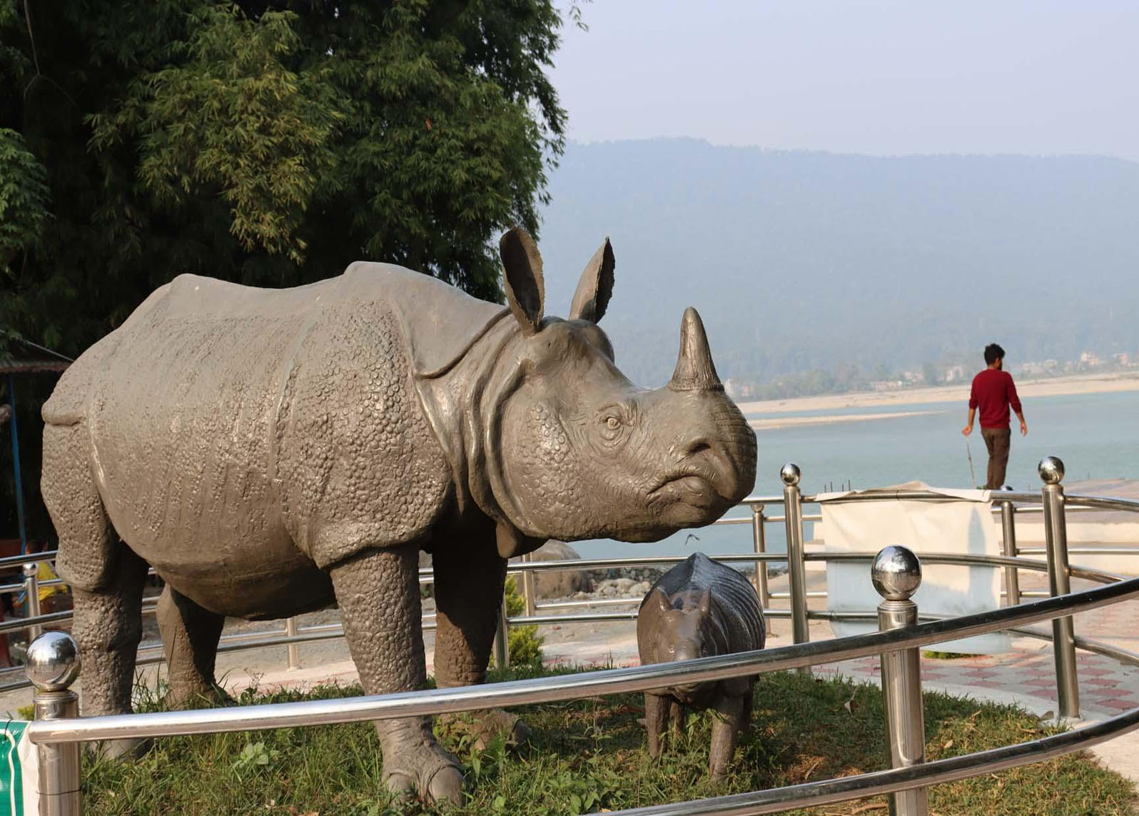 एकसिङ्गे गैँडाको मूर्ति