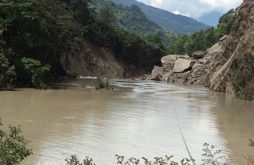 म्याग्दीको मङ्गला पहिरोले खोला थुनियो :  खानिवास, कुर्सिला र खारापानी क्षेत्रमा जोखिम