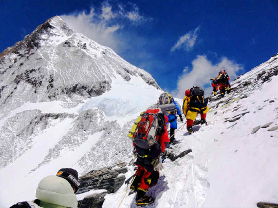 वसन्तमा दुई आरोही समूहलाई अनुमति, बहराइनी राजकुमार टोली आउँदै