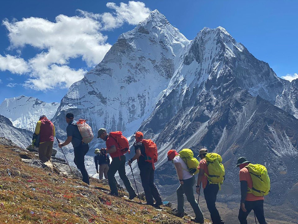 लोबुचे हिमाल चढ्यो बहराइनका राजकुमारसहितको टोली