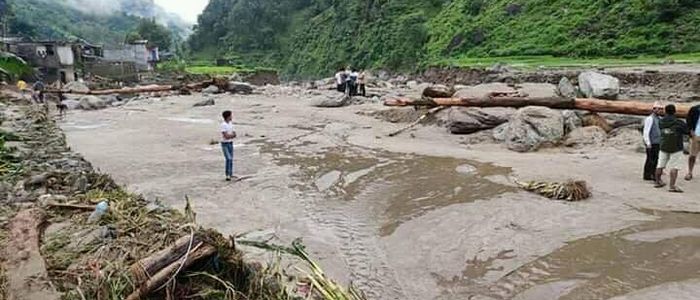 अछामको कैलाश खोलामा आएको बाढीका कारण बेपत्ता १७ मध्ये ६ जनाको शव भेटियो