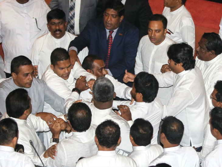 श्रीलङ्काको संसदद्वारा राजापाक्ष सरकारविरूद्ध अविस्वासको प्रस्ताव पारित