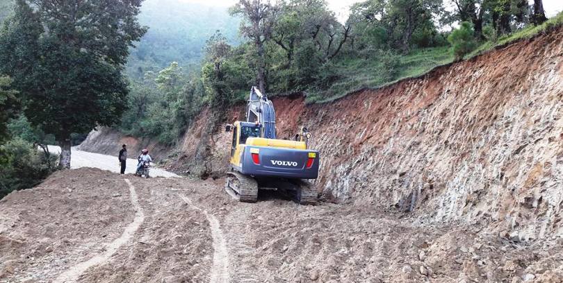 मध्यपहाडी राजमार्गमा मौसमको प्रभाव