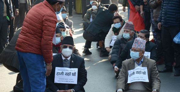 प्रचण्ड–माधव समुह सडकमा