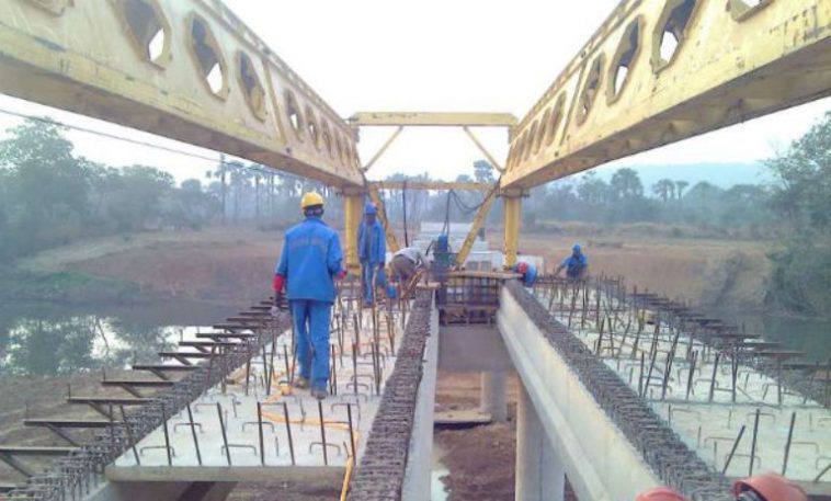 पुर्वप्रधानमन्त्री नेपालले गरे  महाकाली नदीमा निर्माणाधीन पुलको अवलोकन