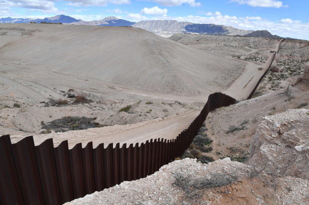 मेक्सिकोबाट अमेरिका प्रवेश गर्ने सीमा क्षेत्रमा कम्तिमा १९ व्यक्ति मृत भेटिए