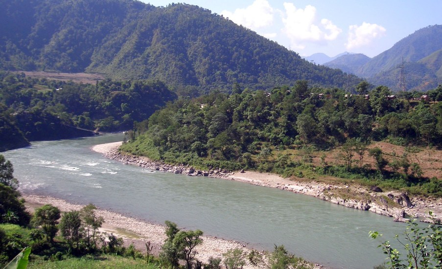 नदी कटानका कारण टीकापुरमा जोखिम बढ्यो