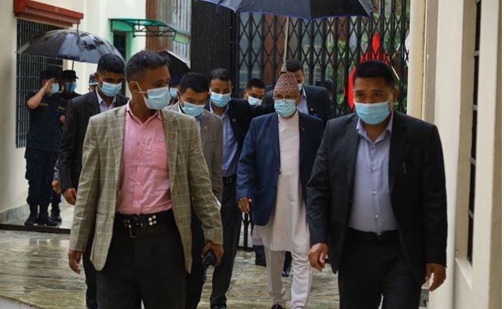 एमालेको केन्द्रीय कमिटीको बैठक सुरु, माधव पक्ष स्पष्टीकरण देला ?