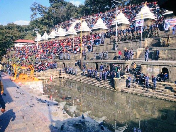 मन्दिर खुलेसँगै पशुपति क्षेत्रमा बढ्न थाल्यो चहलपहल