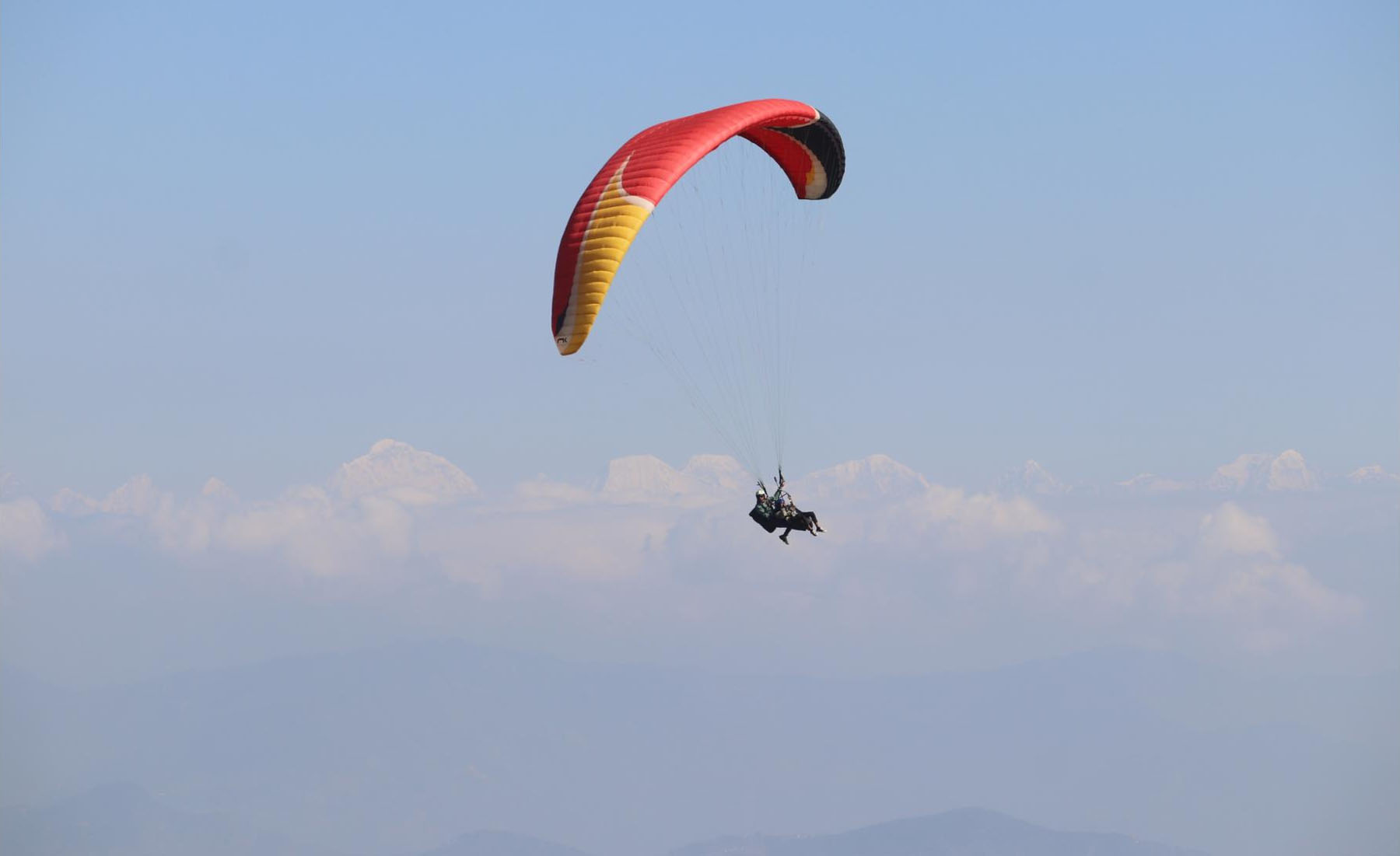 शंखरापुरको देउरालीमा प्याराग्लाईडिङ