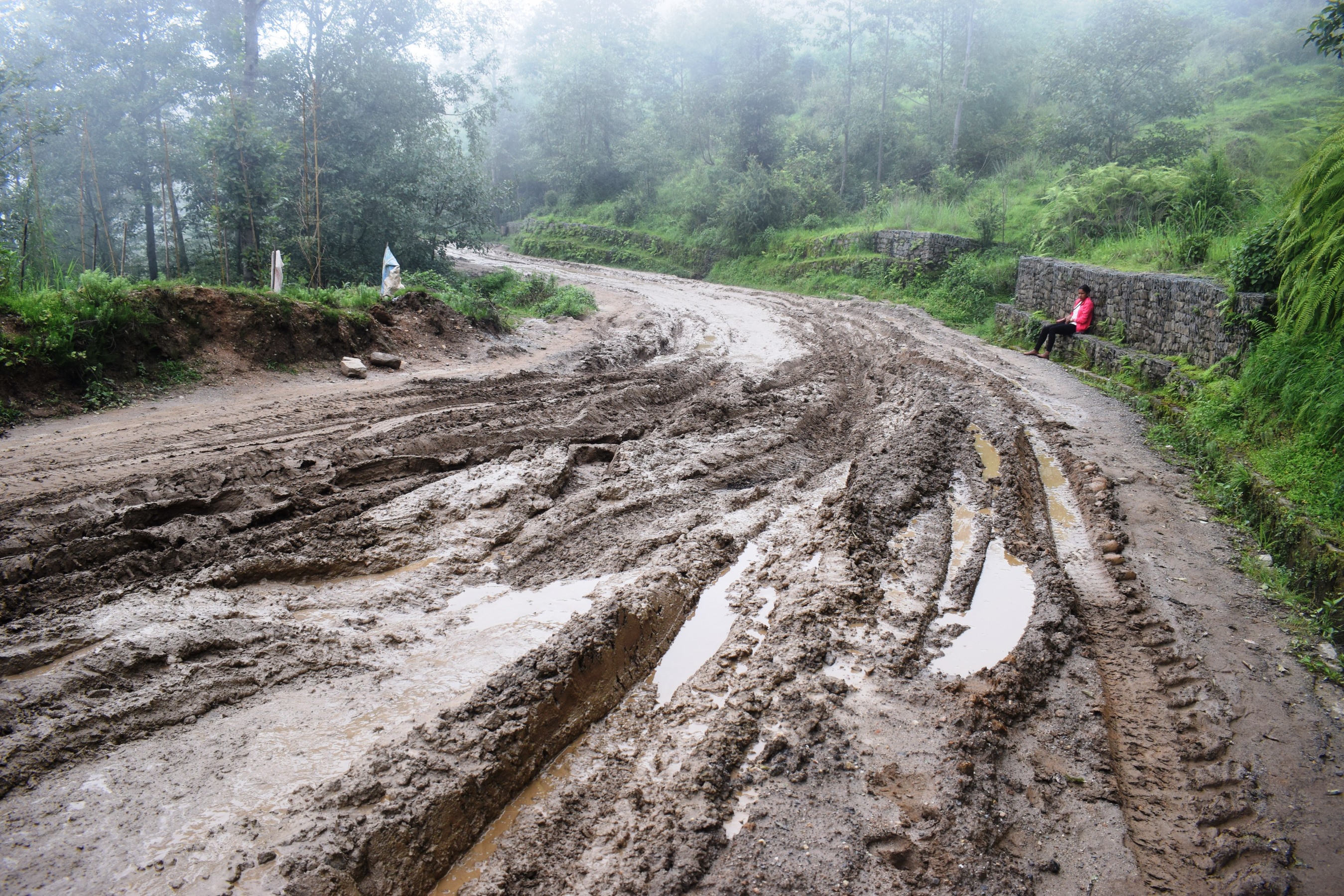 बर्खायाममा ग्रामीण सडक अवरुद्ध , २ अर्ब १४ करोड बजेट आवश्यक